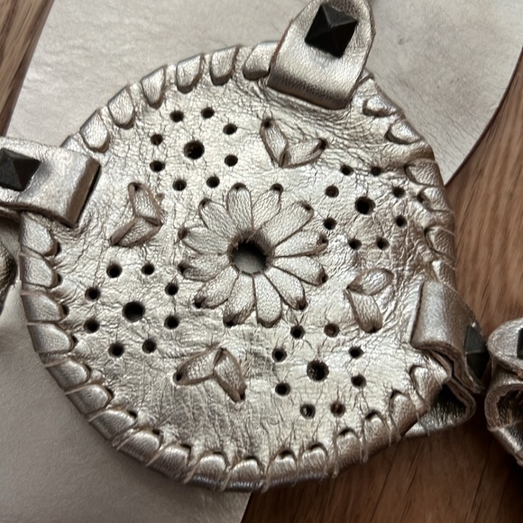 Jack Rogers Gold Sandles - Picture 2 of 4